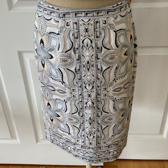 White House-Black Market Skirt Set-Skirt is sz 4, top is sz 0. Beautiful pieces. - Picture 4 of 16